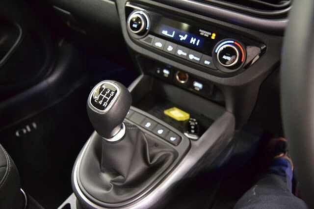 Hyundai I10 1.0 PREMIUM, IMMACULATE CAR INC SAT NAV, CAMERA, HEATED SEATS &amp; STEERING WHEEL Grey