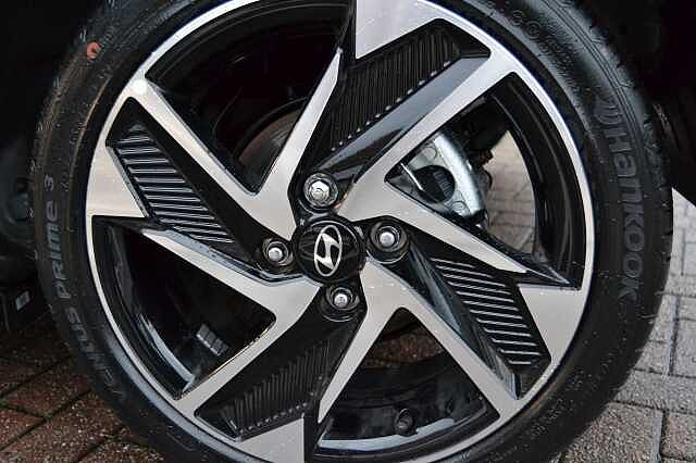 Hyundai I10 1.0 PREMIUM, IMMACULATE CAR INC SAT NAV, CAMERA, HEATED SEATS &amp; STEERING WHEEL Grey