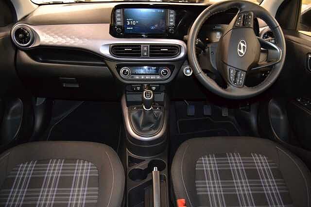 Hyundai I10 1.0 PREMIUM, IMMACULATE CAR INC SAT NAV, CAMERA, HEATED SEATS &amp; STEERING WHEEL Grey