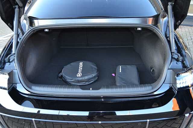 Hyundai IONIQ 6 ULTIMATE 77KWH AUTO, SAVE BIG ON THIS LITERALLY LIKE NEW CAR &amp; ONLY 134 MILES Abyss Black