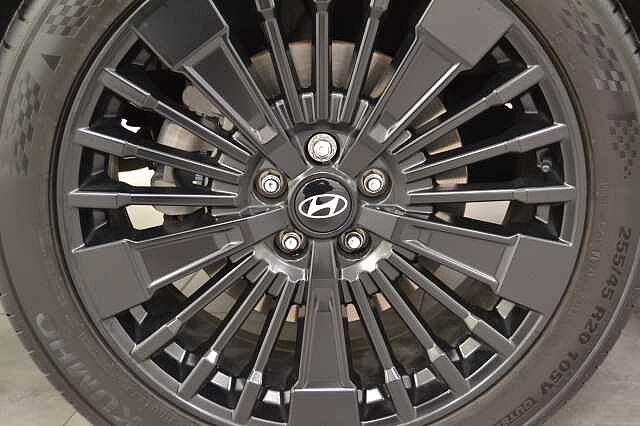 Hyundai SANTA FE 1.6 TGDi Hybrid Calligraphy 5dr 4WD Auto White