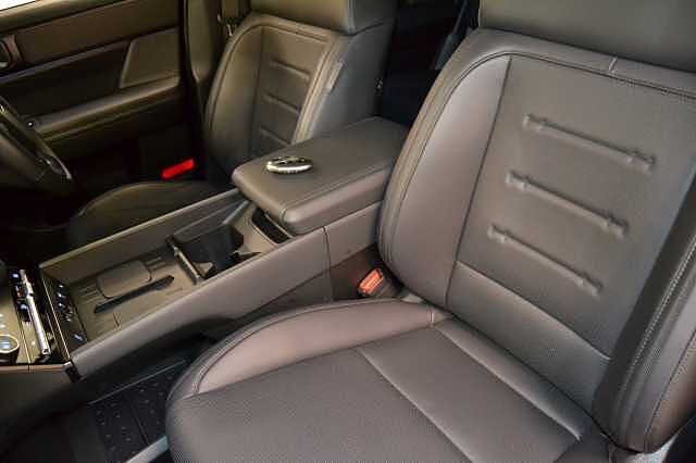 Hyundai SANTA FE 1.6 TGDi Hybrid Calligraphy 5dr 4WD Auto White