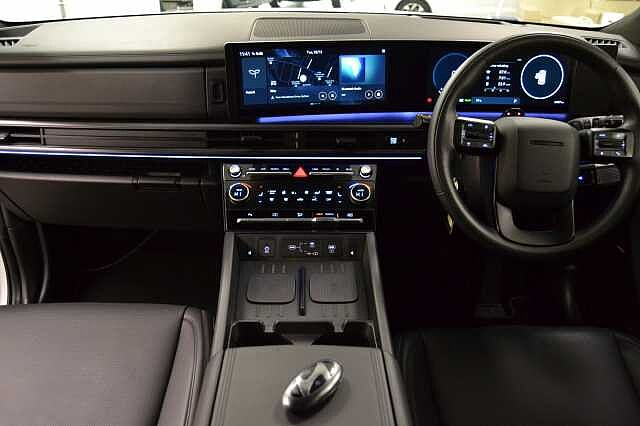 Hyundai SANTA FE 1.6 TGDi Hybrid Calligraphy 5dr 4WD Auto White