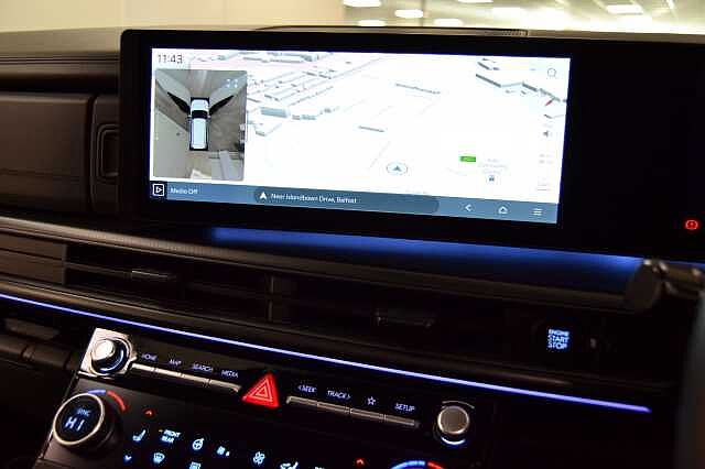 Hyundai SANTA FE 1.6 TGDi Hybrid Calligraphy 5dr 4WD Auto White