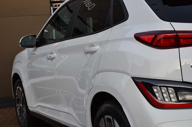 Hyundai KONA 64KWH ELECTRIC PREMIUM AUTO IN FIRST CLASS CONDITION, 5 YEAR WARRANTY AVAILABLE Atlas White