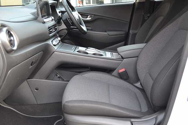 Hyundai KONA 64KWH ELECTRIC PREMIUM AUTO IN FIRST CLASS CONDITION, 5 YEAR WARRANTY AVAILABLE Atlas White