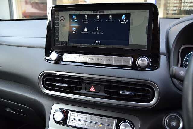 Hyundai KONA 64KWH ELECTRIC PREMIUM AUTO IN FIRST CLASS CONDITION, 5 YEAR WARRANTY AVAILABLE Atlas White