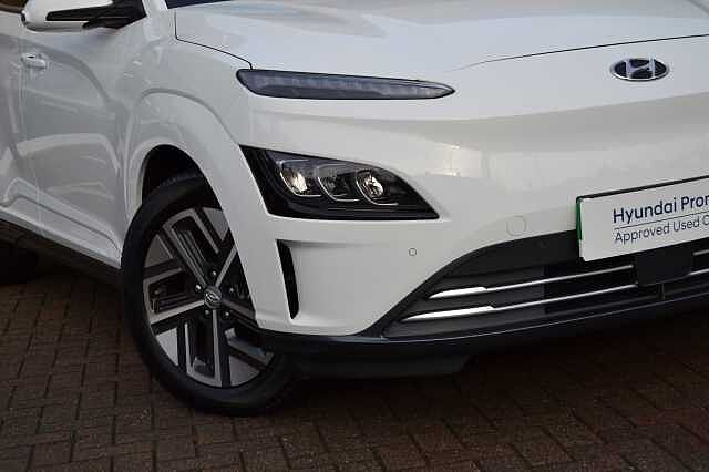 Hyundai KONA 64KWH ELECTRIC PREMIUM AUTO IN FIRST CLASS CONDITION, 5 YEAR WARRANTY AVAILABLE Atlas White