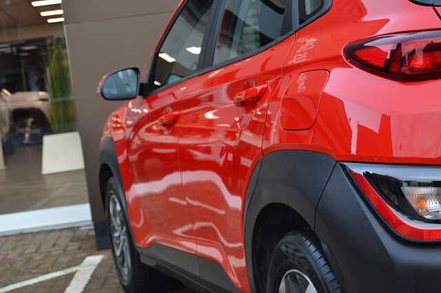 Hyundai KONA 1.6 GDI HYBRID AUTO SE CONNECT, SUPERB EXAMPLE OF THIS SELF CHARGING HYBRID Ignite Red