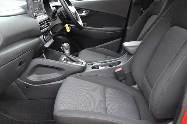 Hyundai KONA 1.6 GDI HYBRID AUTO SE CONNECT, SUPERB EXAMPLE OF THIS SELF CHARGING HYBRID Ignite Red