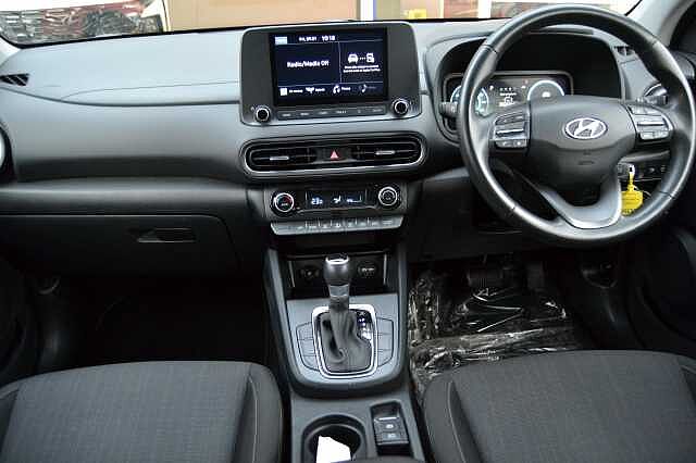 Hyundai KONA 1.6 GDI HYBRID AUTO SE CONNECT, SUPERB EXAMPLE OF THIS SELF CHARGING HYBRID Ignite Red