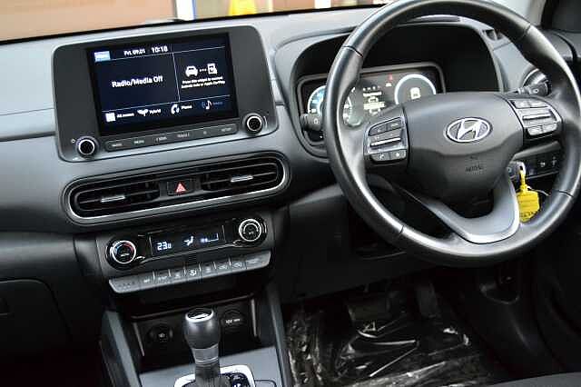 Hyundai KONA 1.6 GDI HYBRID AUTO SE CONNECT, SUPERB EXAMPLE OF THIS SELF CHARGING HYBRID Ignite Red