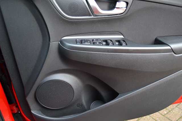 Hyundai KONA 1.6 GDI HYBRID AUTO SE CONNECT, SUPERB EXAMPLE OF THIS SELF CHARGING HYBRID Ignite Red