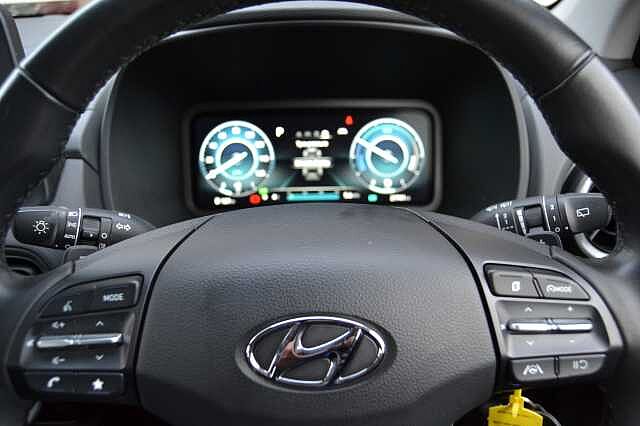 Hyundai KONA 1.6 GDI HYBRID AUTO SE CONNECT, SUPERB EXAMPLE OF THIS SELF CHARGING HYBRID Ignite Red