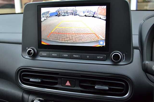 Hyundai KONA 1.6 GDI HYBRID AUTO SE CONNECT, SUPERB EXAMPLE OF THIS SELF CHARGING HYBRID Ignite Red