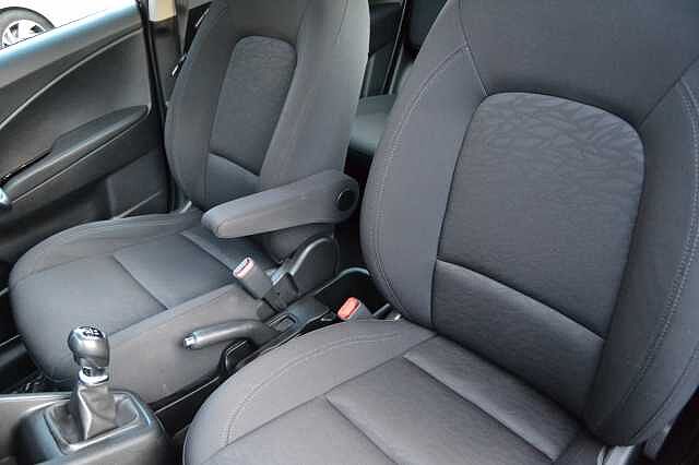 Hyundai IX20 1.4 SE 5 DOOR, FIRST CLASS CONDITION WITH ONLY 29,129 MILES! ! Grey