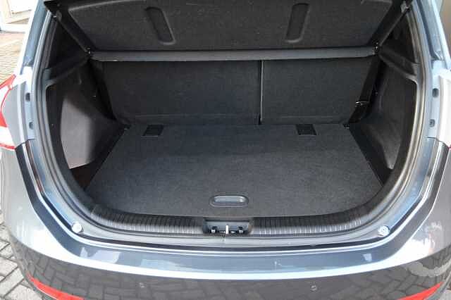 Hyundai IX20 1.4 SE 5 DOOR, FIRST CLASS CONDITION WITH ONLY 29,129 MILES! ! Grey