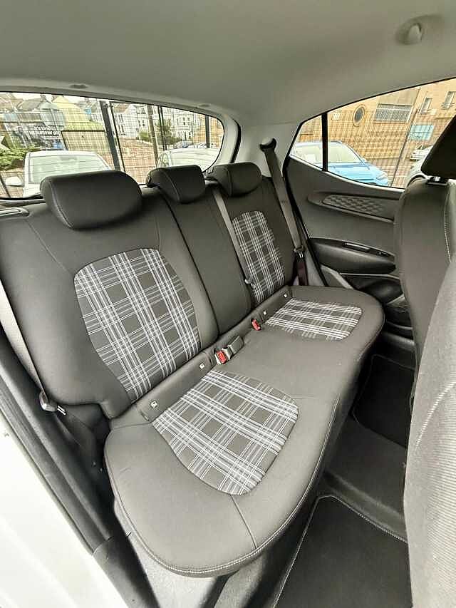 Hyundai I10 1.0 [63] Premium 5dr Auto [Nav] White