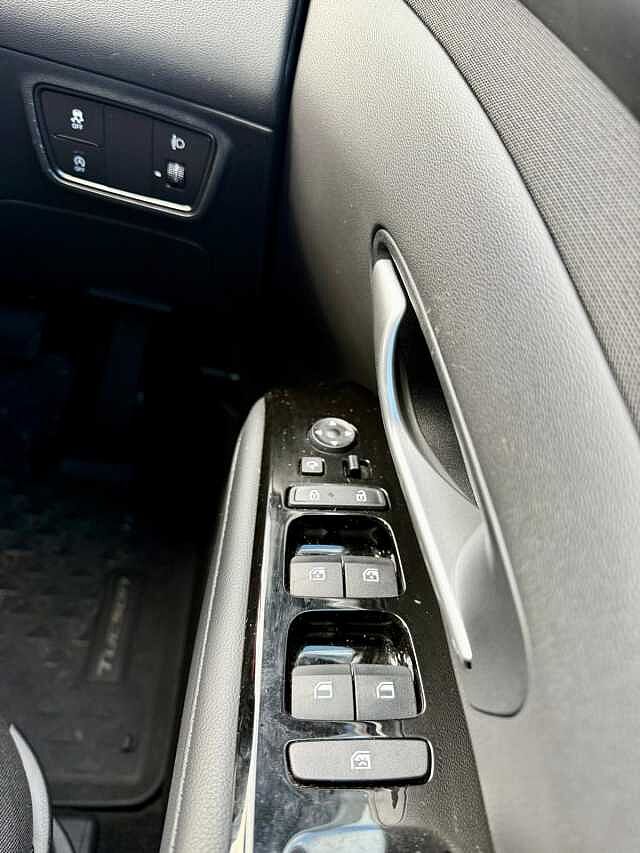 Hyundai TUCSON 1.6 TGDi SE Connect 5dr 2WD White