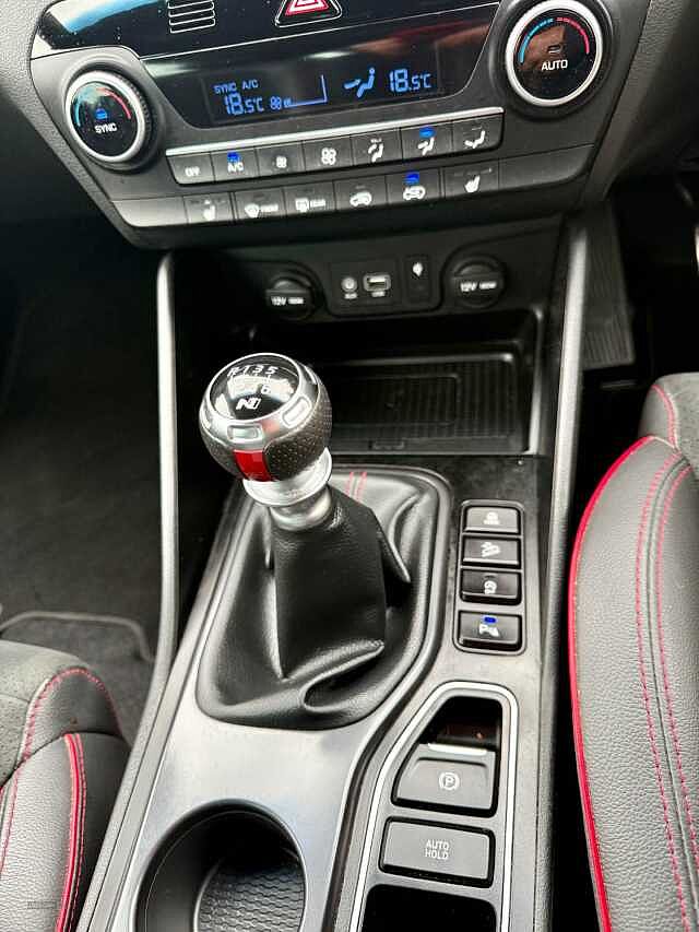 Hyundai TUCSON 1.6 CRDi 48V MHD 136 N Line 5dr 2WD DCT Red