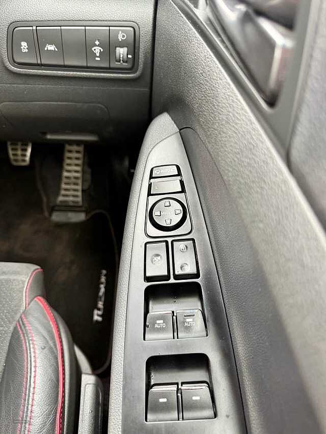 Hyundai TUCSON 1.6 CRDi 48V MHD 136 N Line 5dr 2WD DCT Red