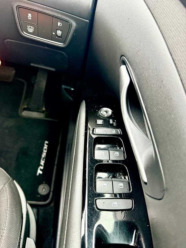 Hyundai TUCSON 1.6 TGDi Hybrid 230 SE Connect 5dr 2WD Auto Grey