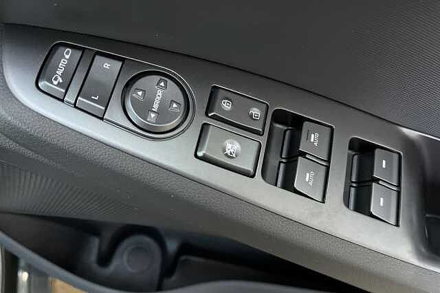 Hyundai IONIQ 1.6 h-GDi Premium DCT Euro 6 (s/s) 5dr