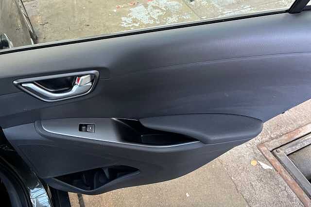 Hyundai IONIQ 1.6 h-GDi Premium DCT Euro 6 (s/s) 5dr