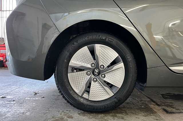 Hyundai IONIQ 1.6 h-GDi Premium DCT Euro 6 (s/s) 5dr