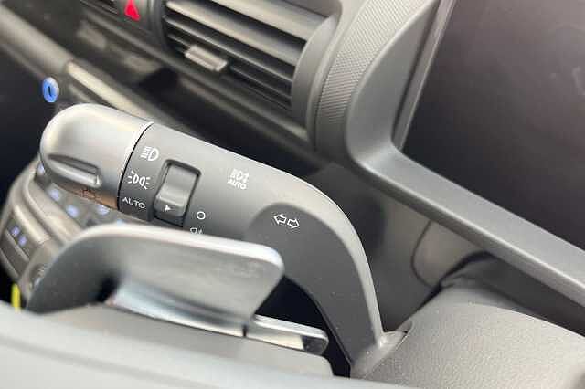 Hyundai INSTER Long Range 49kWh Cross Auto 5dr