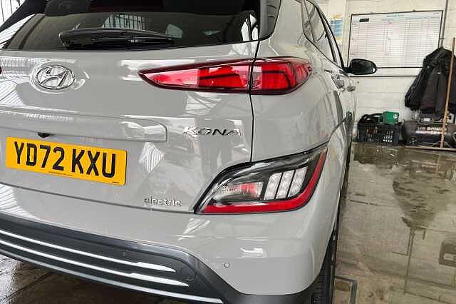 Hyundai KONA 39kWh Premium Auto 5dr (10.5kW Charger)