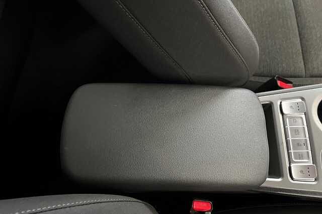 Hyundai KONA 39kWh Premium Auto 5dr (10.5kW Charger)