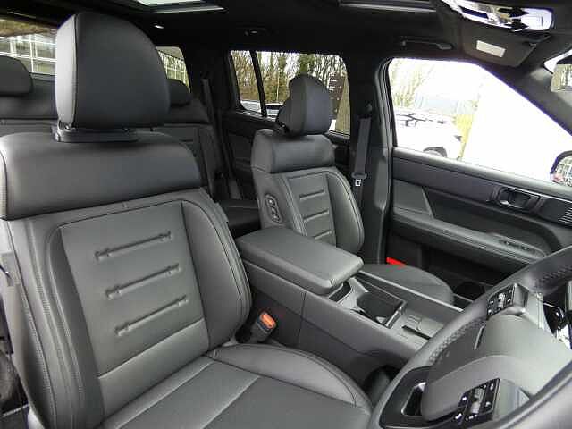 Hyundai SANTA FE 1.6 TGDi Hybrid Calligraphy 5dr 4WD Auto Black