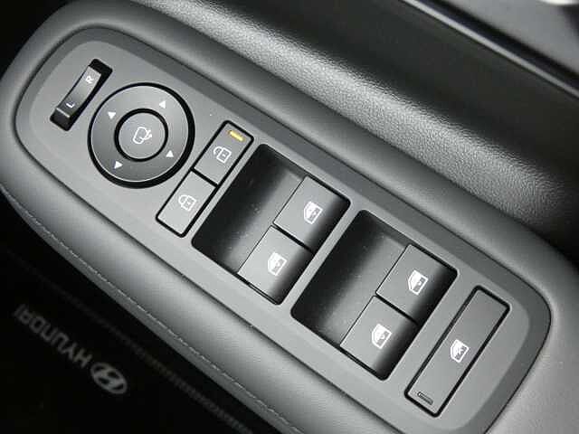 Hyundai SANTA FE 1.6 TGDi Hybrid Calligraphy 5dr 4WD Auto Black