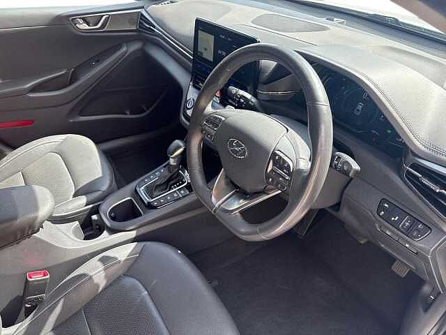 Hyundai IONIQ 1.6 GDi Hybrid Premium SE 5dr DCT White