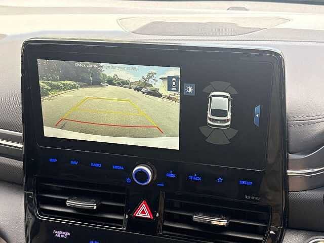Hyundai IONIQ 1.6 GDi Hybrid Premium SE 5dr DCT White