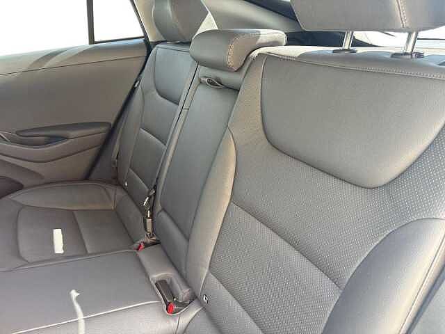 Hyundai IONIQ 1.6 GDi Hybrid Premium SE 5dr DCT White