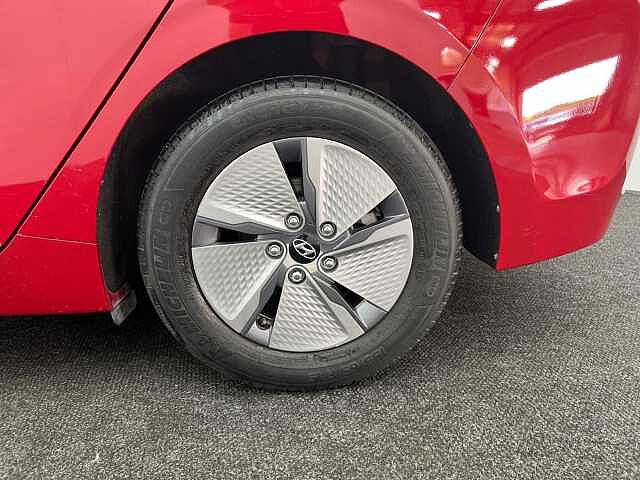 Hyundai IONIQ 1.6 GDi Hybrid DCT Premium RED