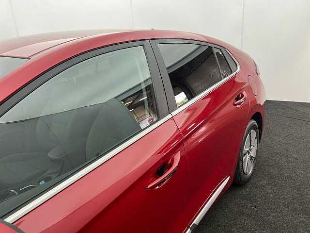 Hyundai IONIQ 1.6 GDi Hybrid DCT Premium RED