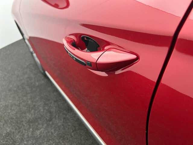 Hyundai IONIQ 1.6 GDi Hybrid DCT Premium RED