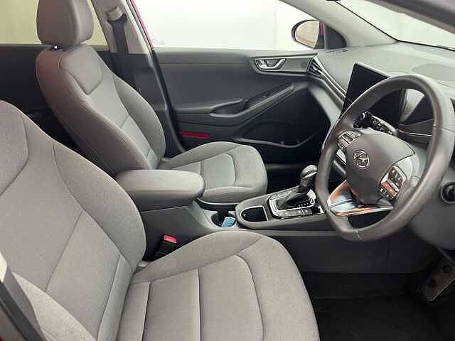Hyundai IONIQ 1.6 GDi Hybrid DCT Premium RED