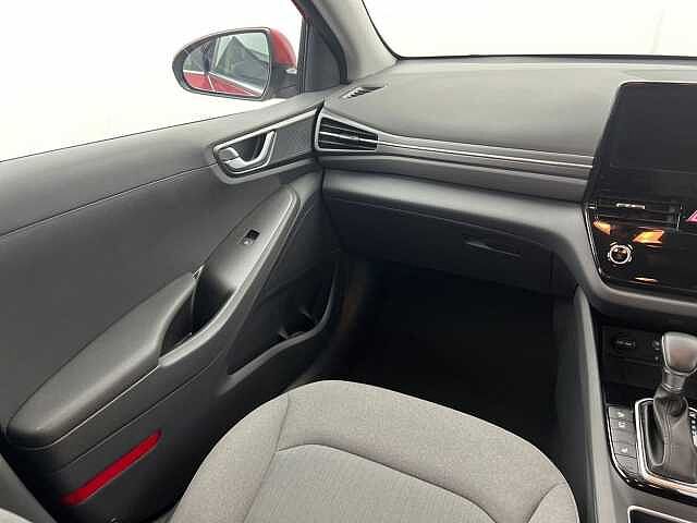 Hyundai IONIQ 1.6 GDi Hybrid DCT Premium RED