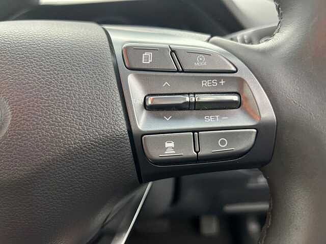Hyundai IONIQ 1.6 GDi Hybrid DCT Premium RED