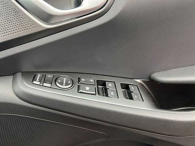 Hyundai IONIQ 1.6 GDi Hybrid DCT Premium RED