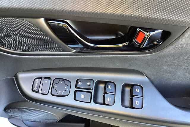 Hyundai KONA 1.6 GDi Hybrid Premium SE 5dr DCT White