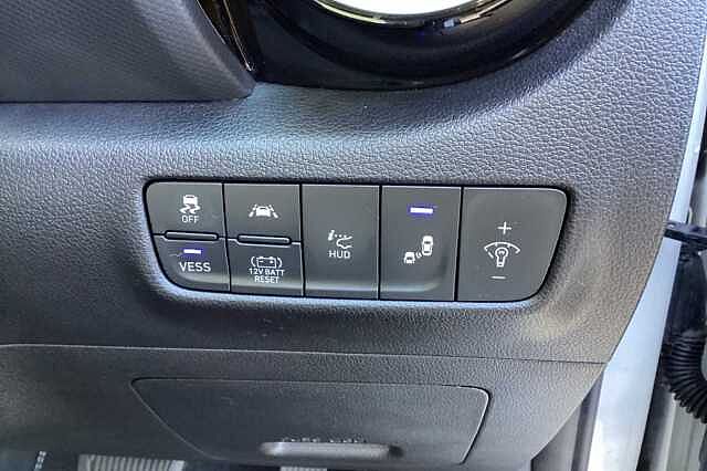 Hyundai KONA 1.6 GDi Hybrid Premium SE 5dr DCT White