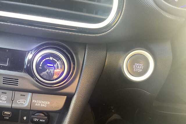 Hyundai KONA 1.6 GDi Hybrid Premium SE 5dr DCT White