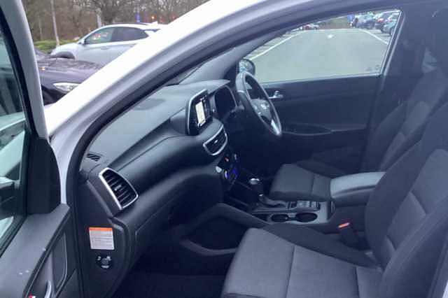 Hyundai TUCSON Hybrid 1.6CRDi (136ps) SE Nav 48V DCT White