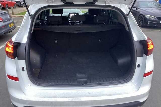 Hyundai TUCSON Hybrid 1.6CRDi (136ps) SE Nav 48V DCT White