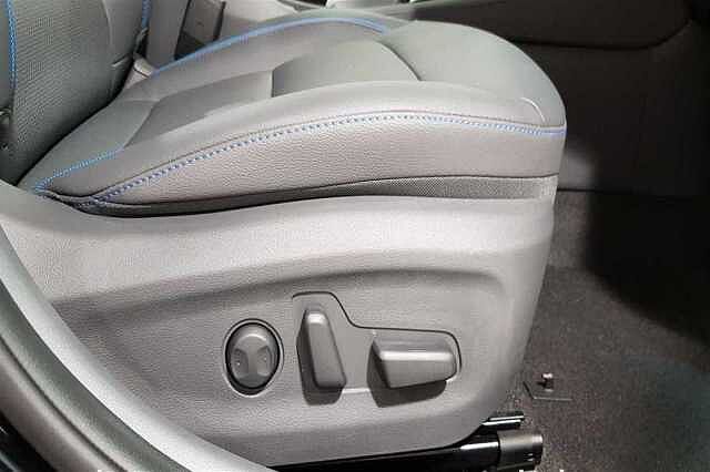 Hyundai IONIQ 1.6 GDi (105ps) Premium SE Plug-in Hybrid PHANTOM BLACK